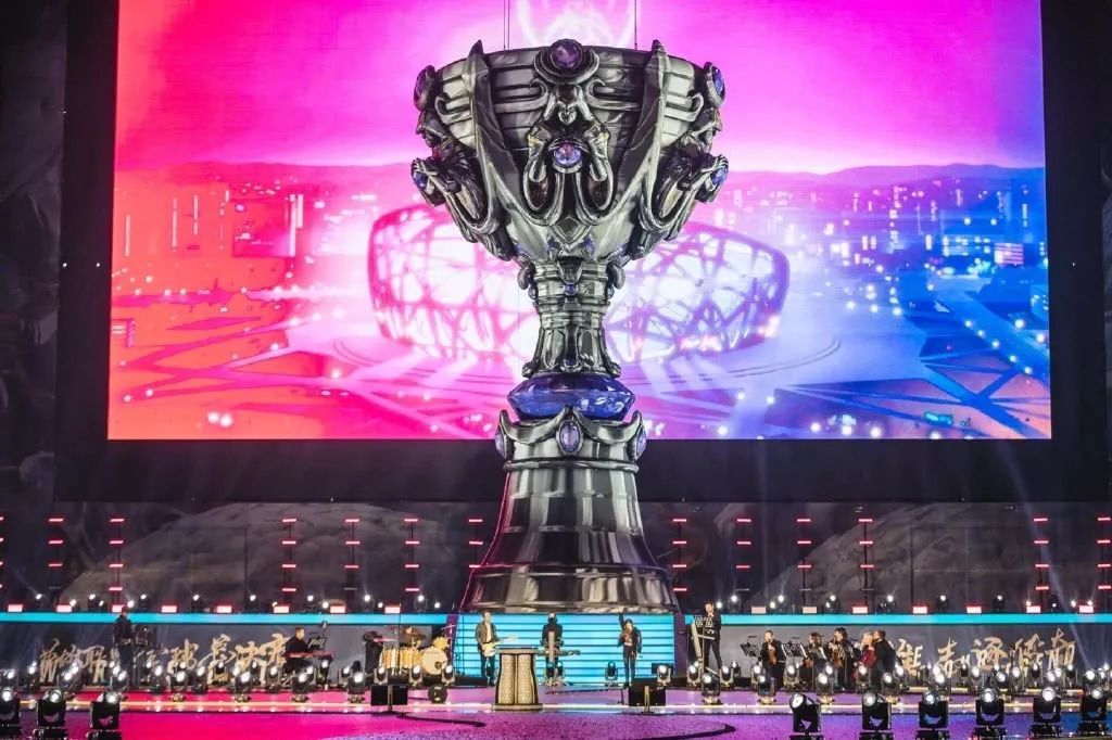 今天是Lwx与Crisp两名选手在LPL联赛登场六周年的日子